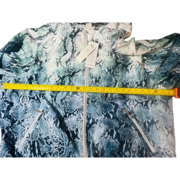 Chico's Zenergy Jacket Snake print blue. SZ 4 equivalent to 20/22 XXL Plus NWT - Picture 5 of 13